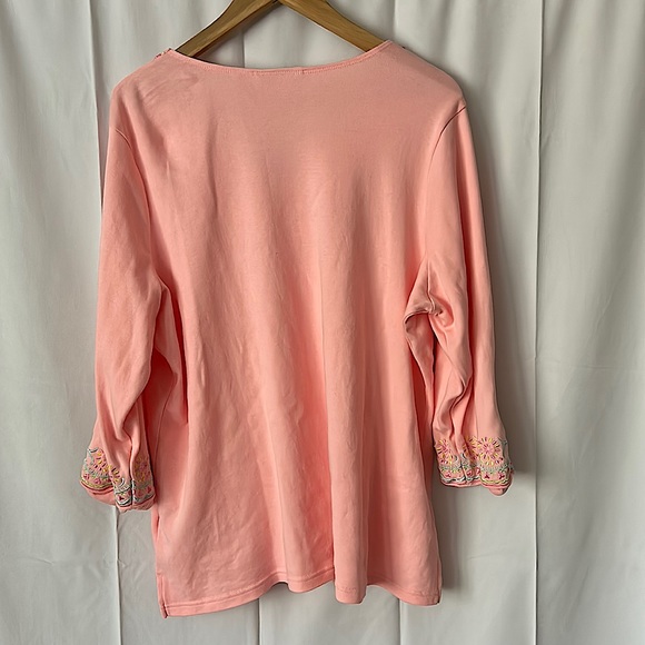 Quaker Factory Scalloped Edged Neckline Embroidered Floral Shirt Top **Sz XL** - Picture 2 of 5